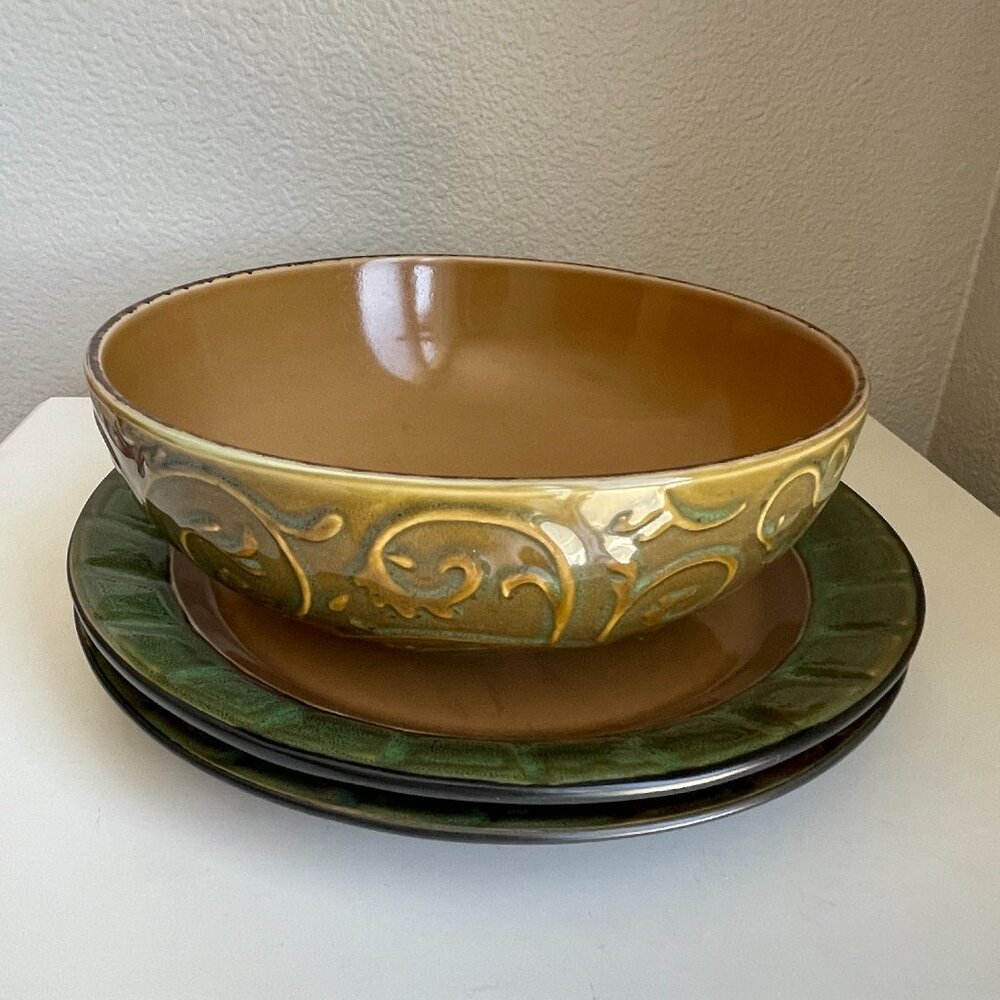 10.5ʺW Set of 2 Beige&Green Handmade Plates